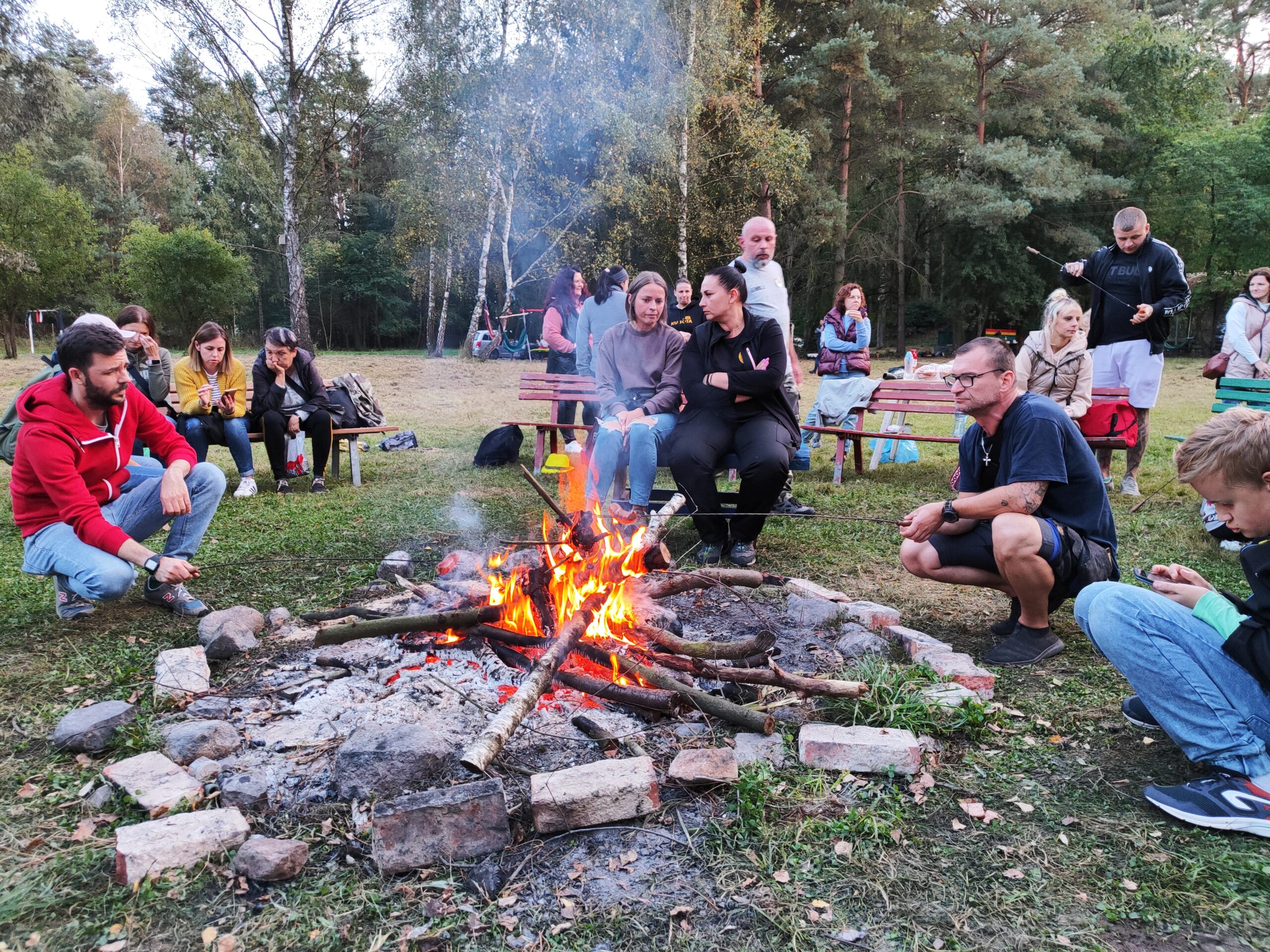 SURVIVAL, PIERWSZA POMOC, URODZINY I OGNISKO.